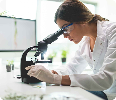 Investigadora en laboratorio